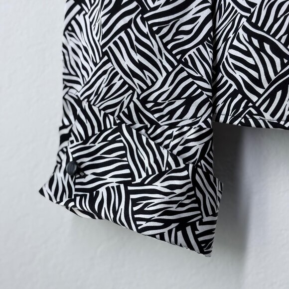 Dana Buchman Wavy Geometric Print Button Down Top Black White Size 12 - Picture 3 of 6